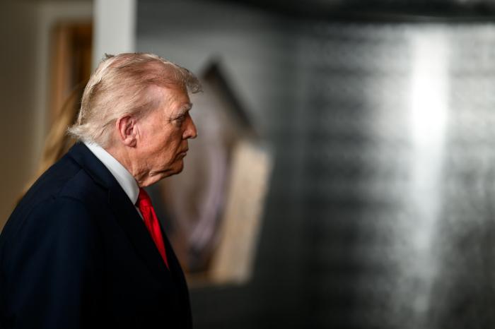 A RETÓRICA DE DISTRAÇÃO DE TRUMP E SUA OBSESSÃO PELAS URNAS LATINO-AMERICANAS