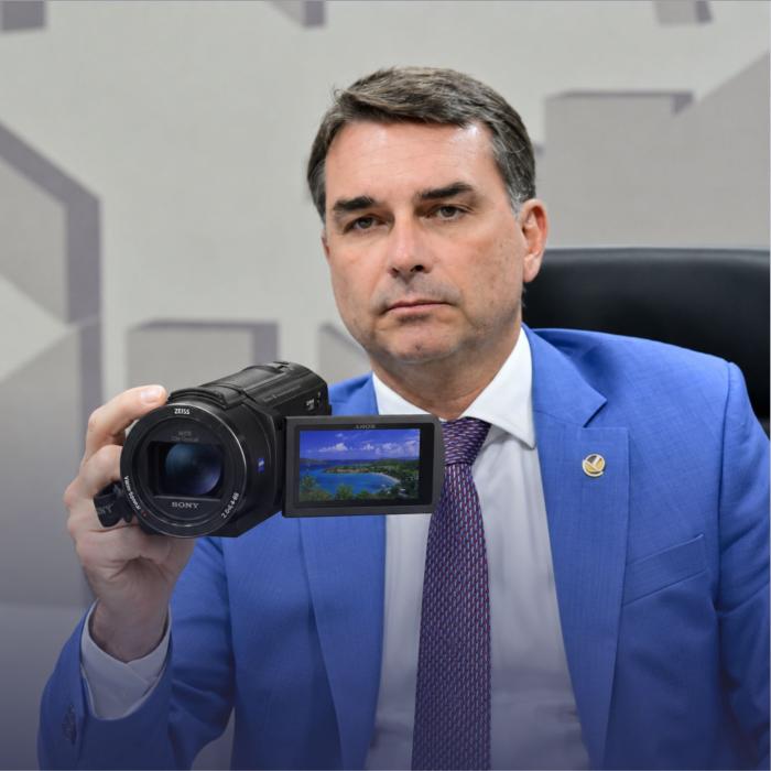 A TRAMA CINEMATOGRÁFICA DE VERBAS ENTRE FLÁVIO BOLSONARO E VORCARO