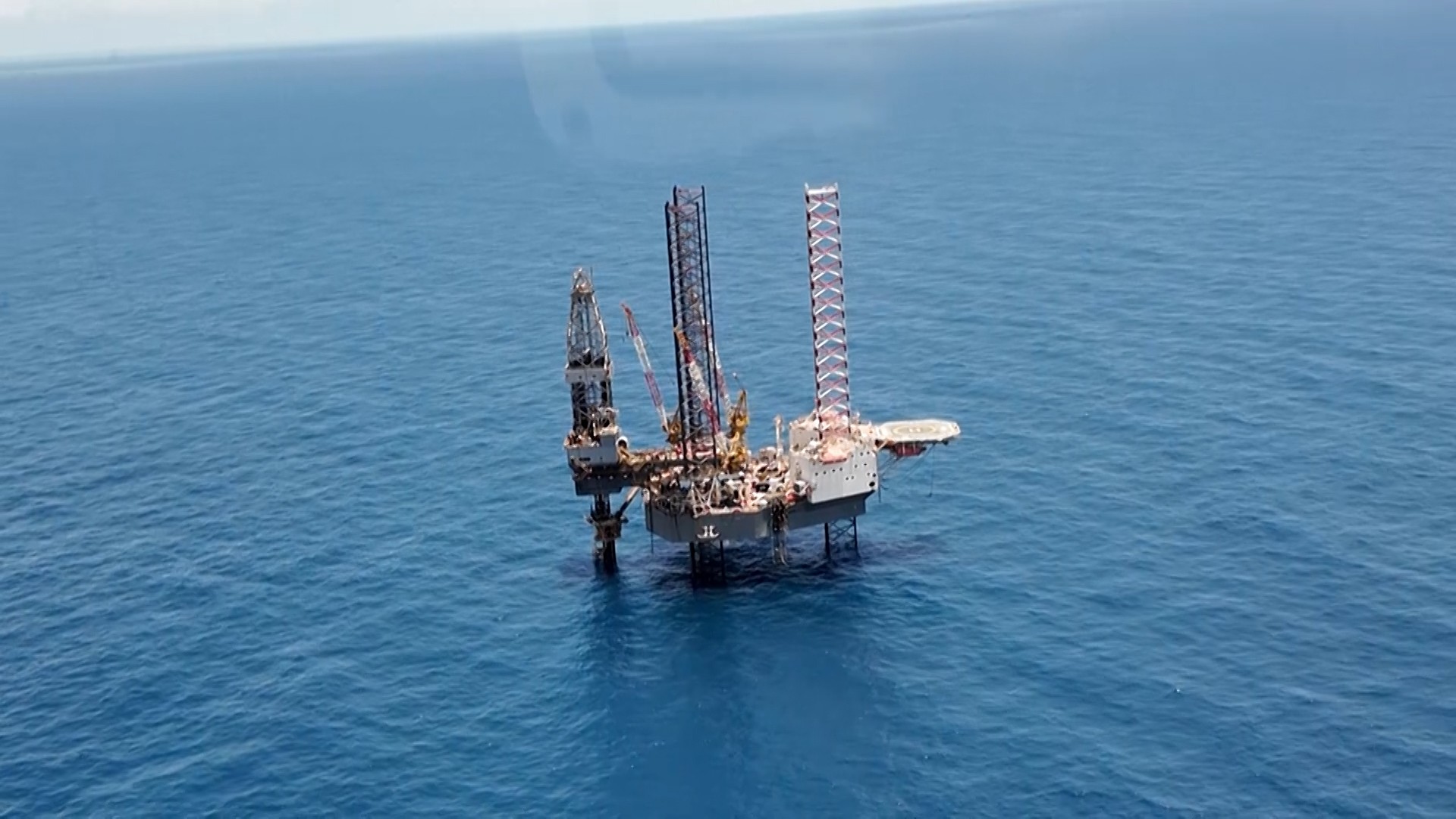 Petróleo sobe mais de 6% e tem maior patamar em quase quatro anos, com Oriente Médio no radar