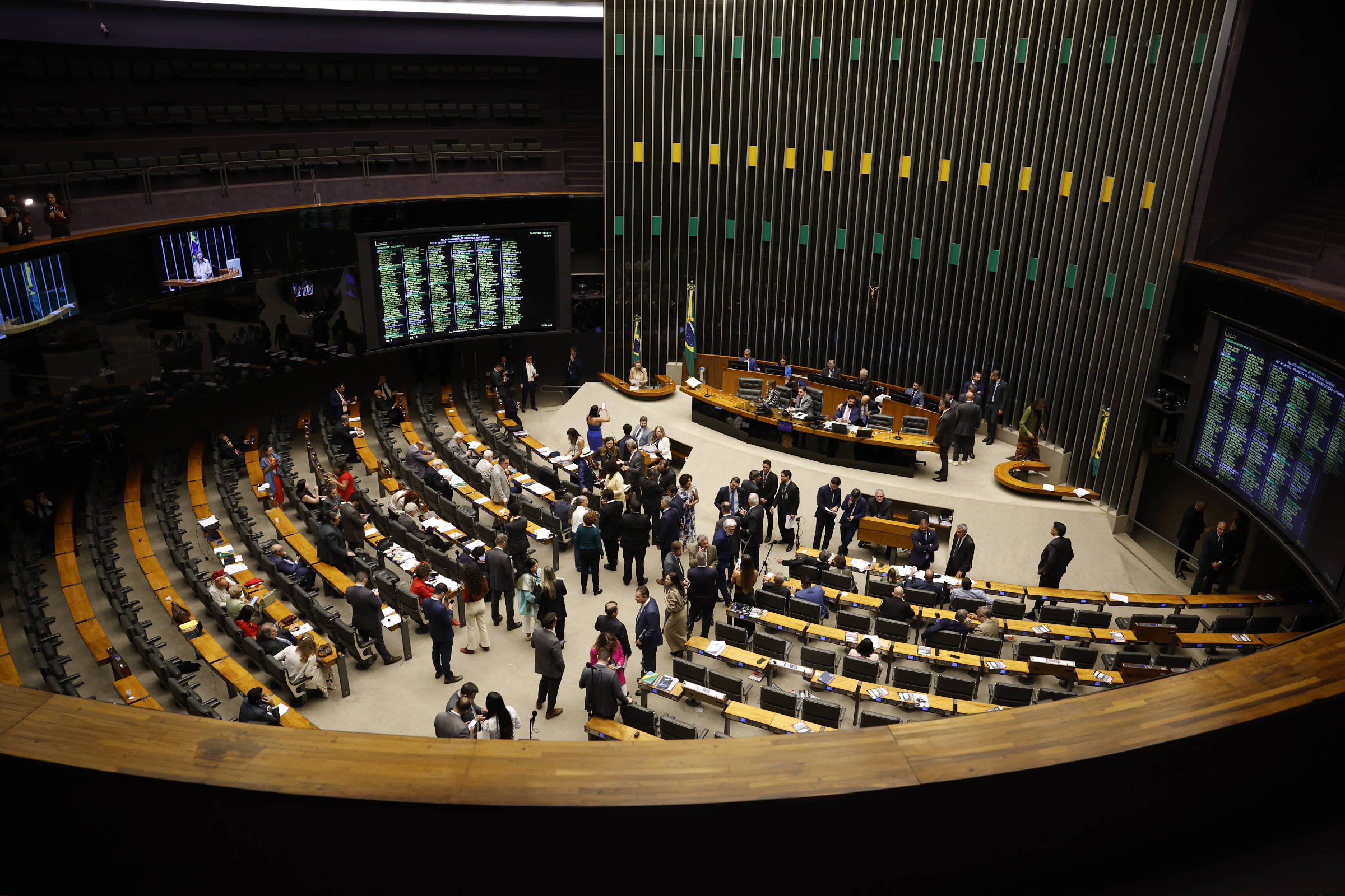 Em ano eleitoral, Congresso avança com pisos e aposentadorias a custo bilionário