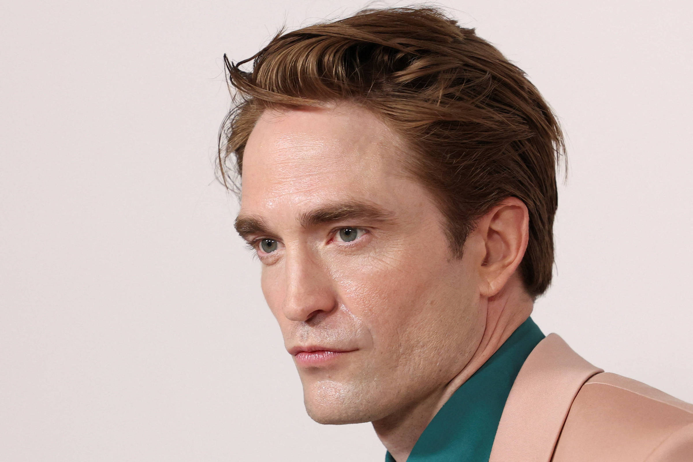 Asteroide, grupo de rap e mentirinhas: saiba mais sobre Robert Pattinson, que faz 40 anos