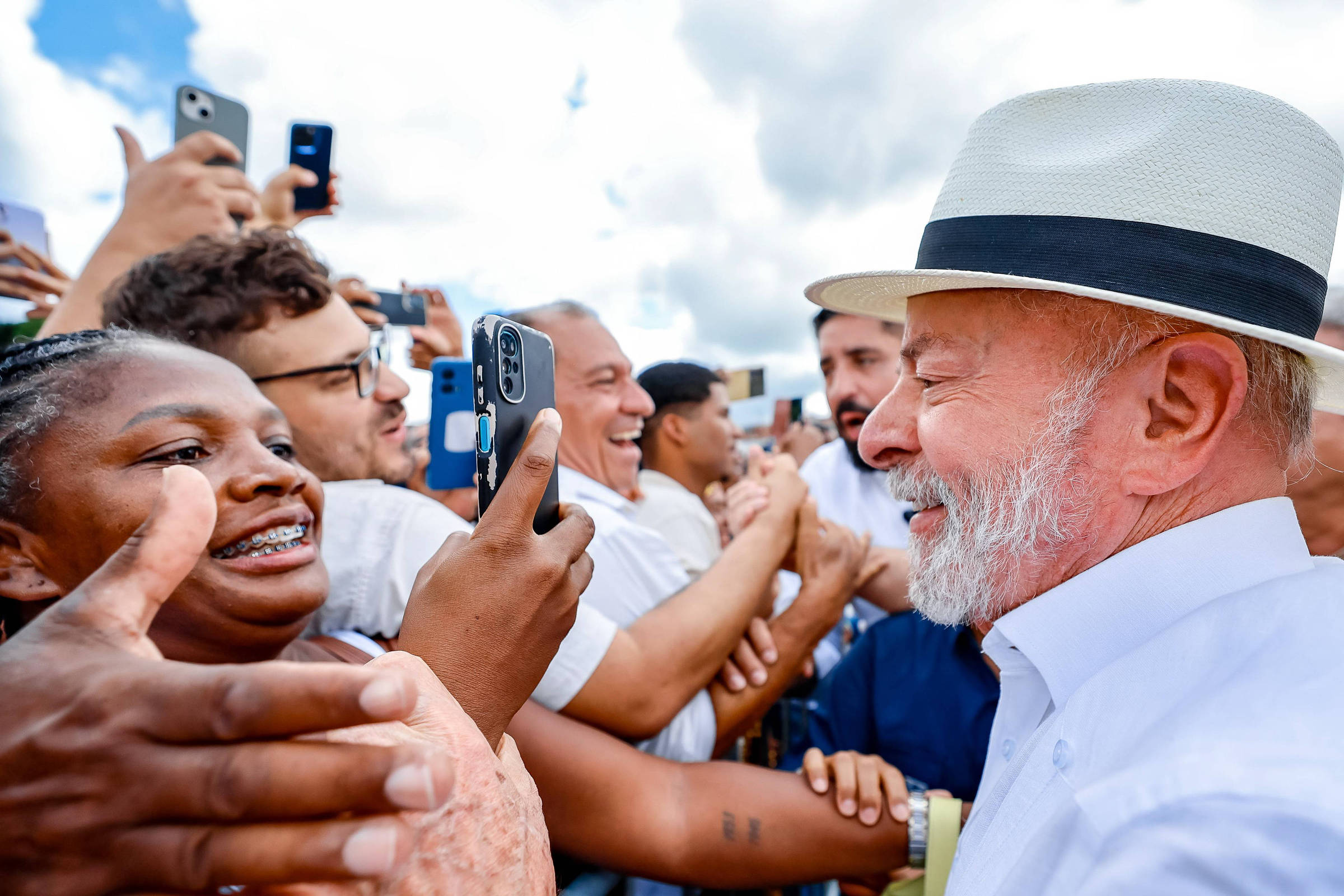 Elo de Flávio Bolsonaro com Vorcaro é caso de polícia, diz Lula
