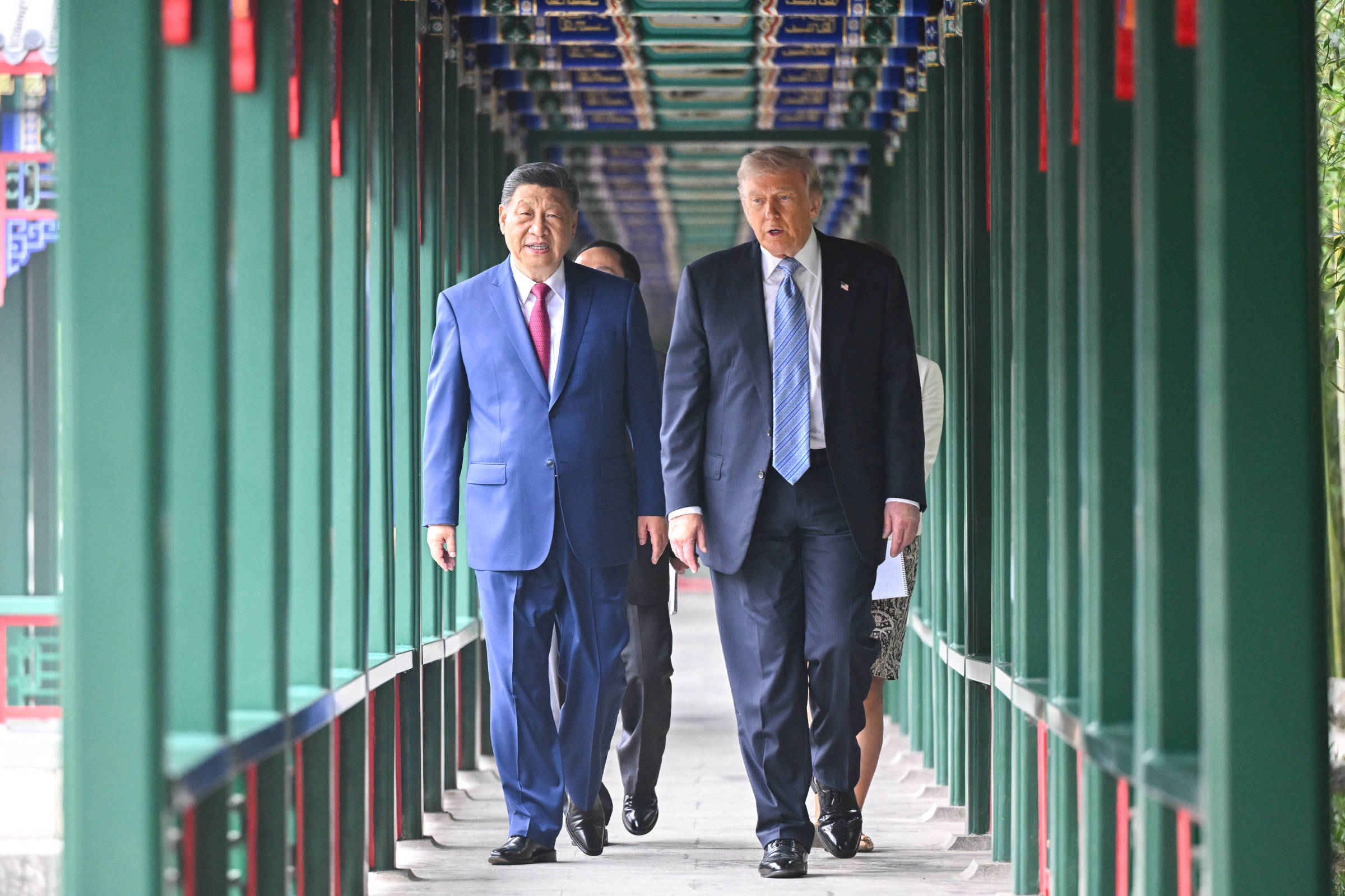 Xi prega estabilidade, enquanto Trump deixa Pequim com menos negócios que o esperado