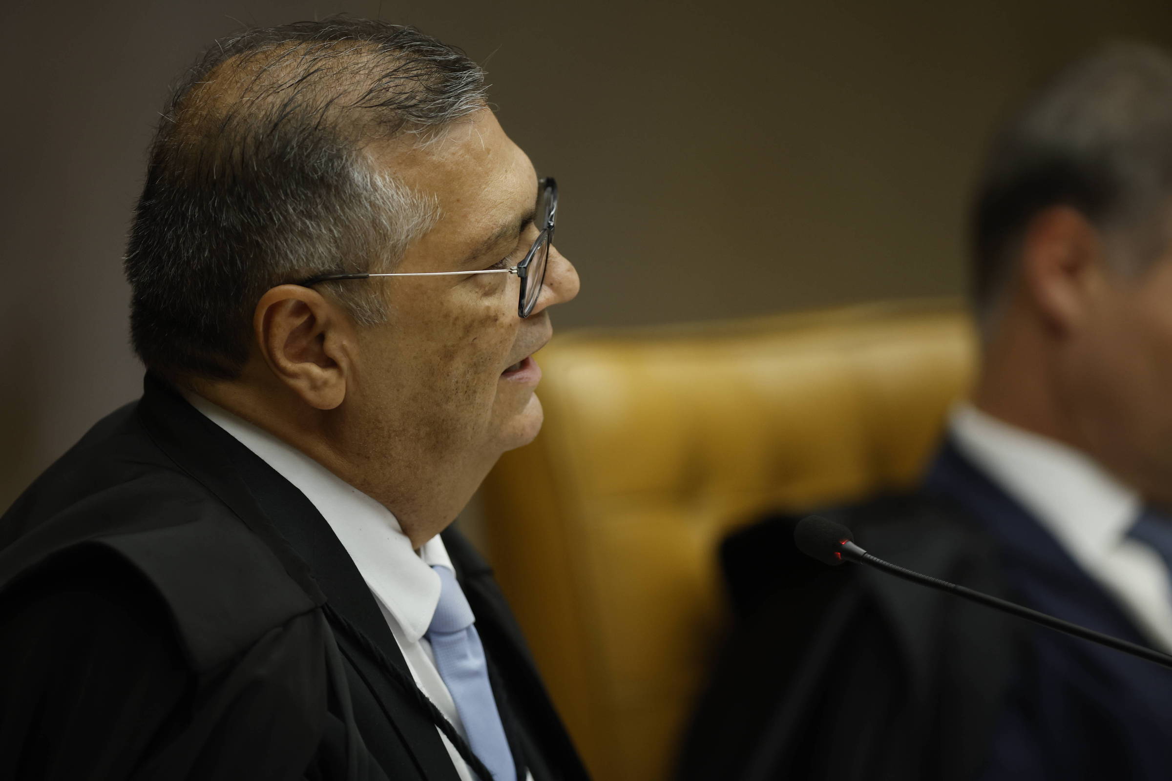 Dino abre apuração sobre emendas destinadas a produtora de filme sobre Bolsonaro