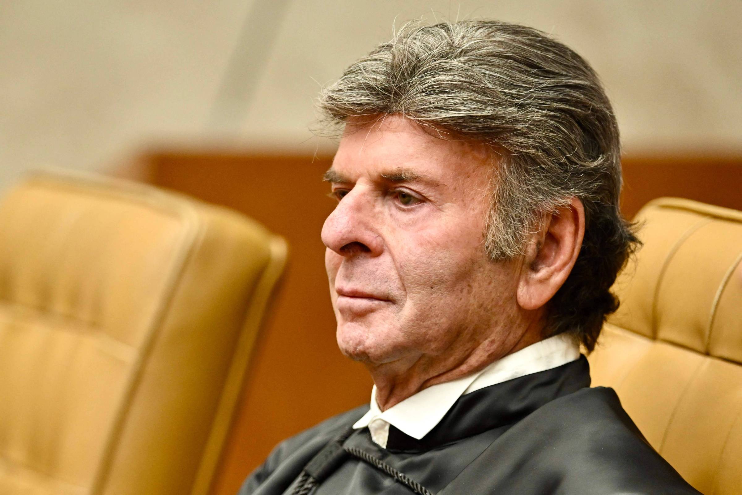 Fux segue Cármen Lúcia e vota para suspender flexibilização da Lei da Ficha Limpa