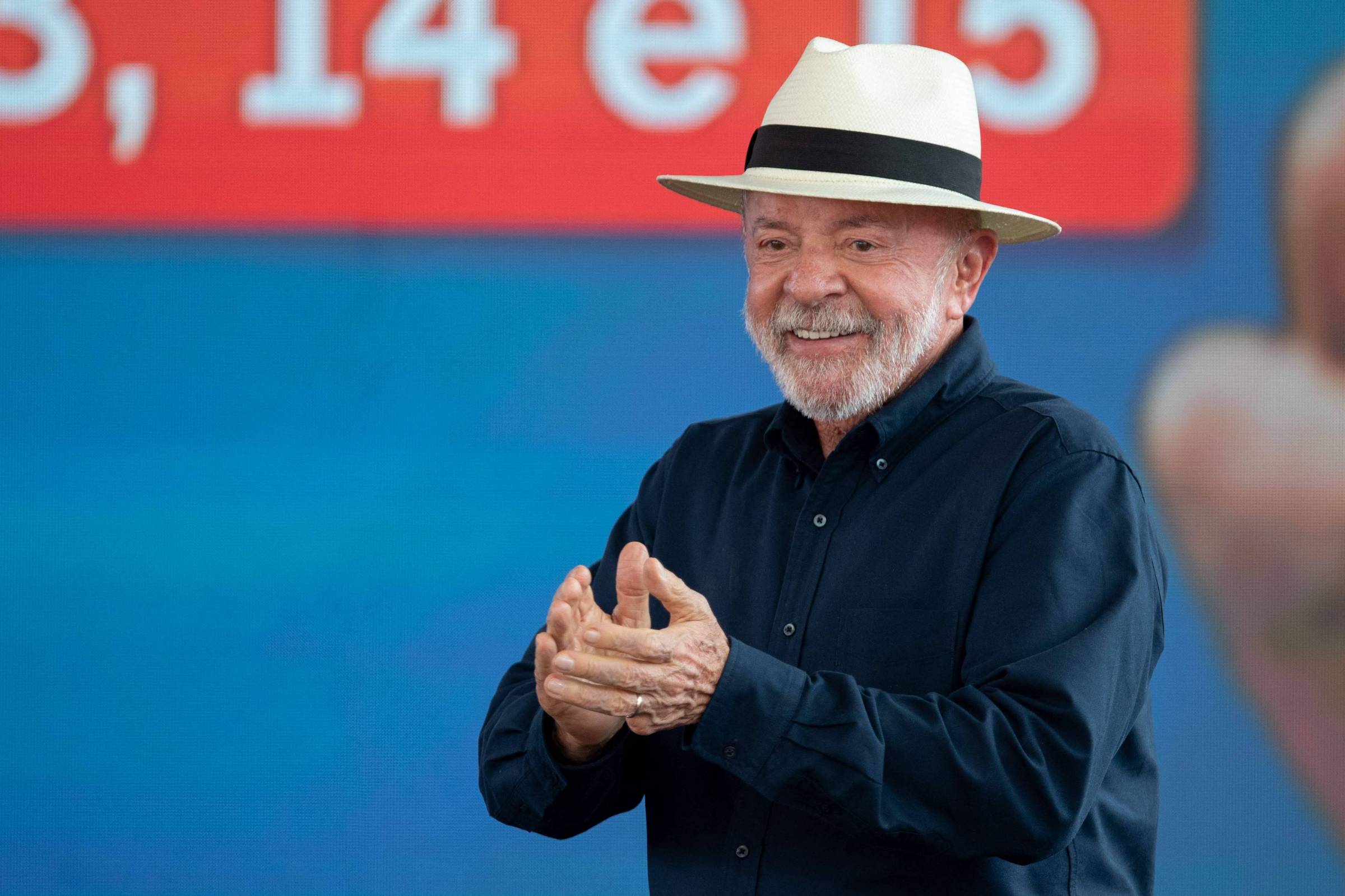 Lula omitiu até de amigos que precisaria de radioterapia e tenta mostrar vitalidade para eleição