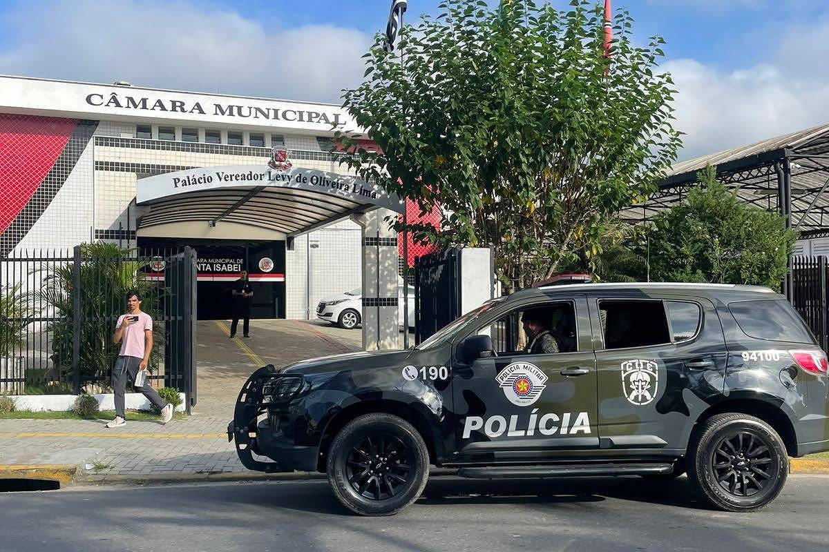 Partidos chegam às eleições sem filtros para barrar candidato de facção criminosa